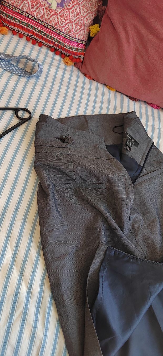 Mango Gonne: Jupe Mango crayon grise élégante, taille haute, chic et parf – Nuovo (secondo la descrizione) da Lausanne venduto da Kitty_Friperie 1