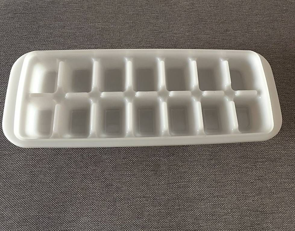 Behälter & Ähnliches: Tupperware Eiswürfelbehälter mit Deckel  neu – Gebraucht aus Künten von Gubapri 1