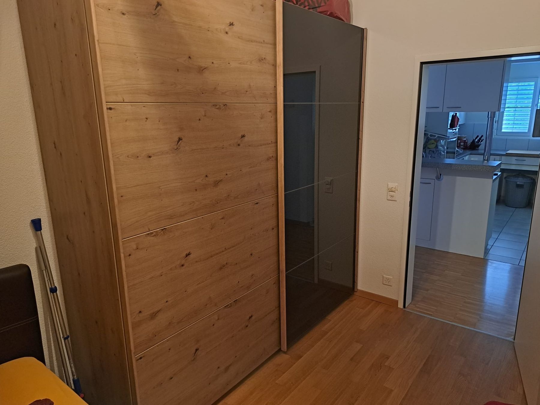 Schränke: Neuwertiger Kleiderschrank – Gebraucht aus Pfungen von Janice_2601 1