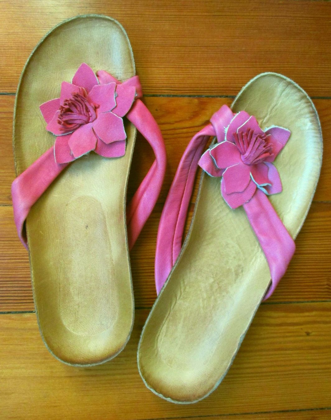 Scarpe da donna: Tongs fleur de cuir rose 40 – Usato da Petit-Lancy venduto da lilycerise