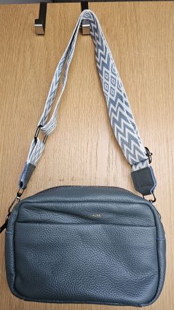 Damen Umhängetasche, Kunstleder Blau, mit Stoffgurt, neu
