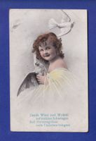 ENFANT - Petite fille et colombes