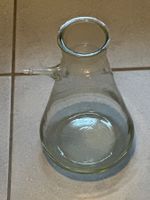 Vase oder eventuell Labor Behälter aus Glas