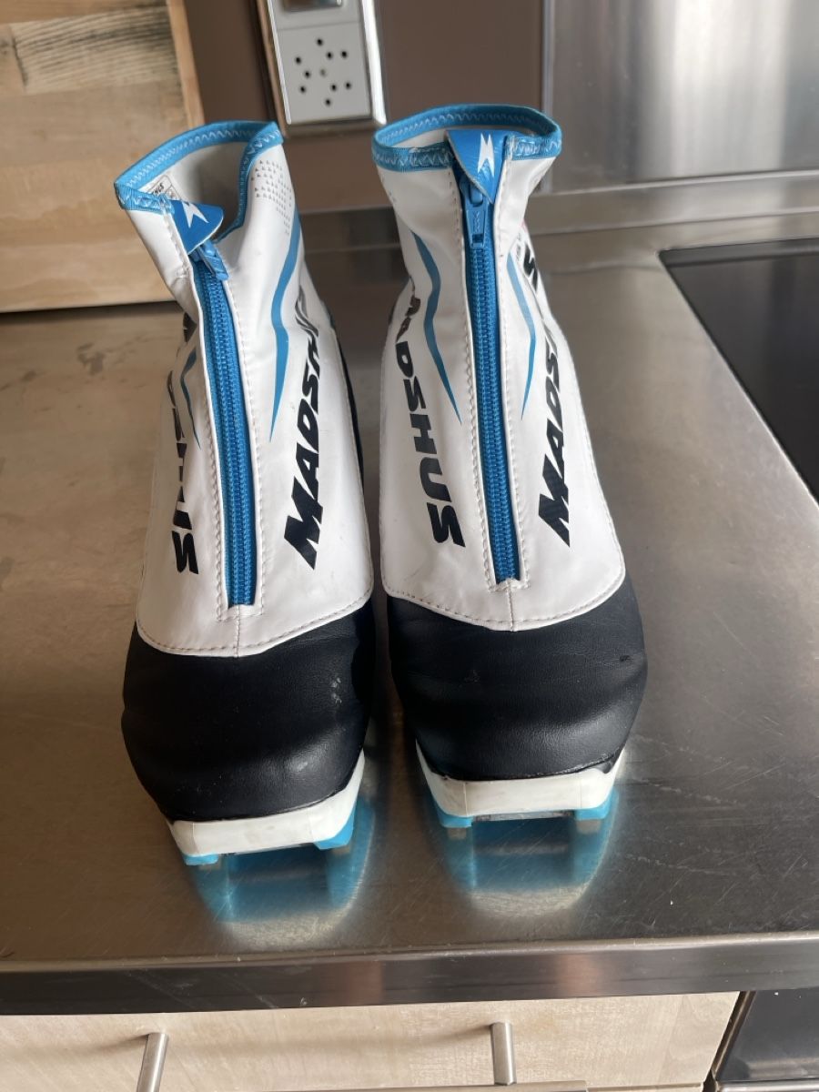 Madshus Damenschuhe: Madhus Langlaufschuhe  klassisch  – Gebraucht aus Wünnewil von SoMaNa