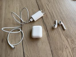 Apple AirPods 1. Generation mit Ladecase & Zubehör