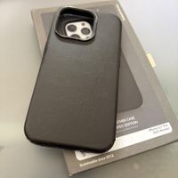 Woodcessories iPhone 15 Pro-Hülle (veganes Leder), schwarz