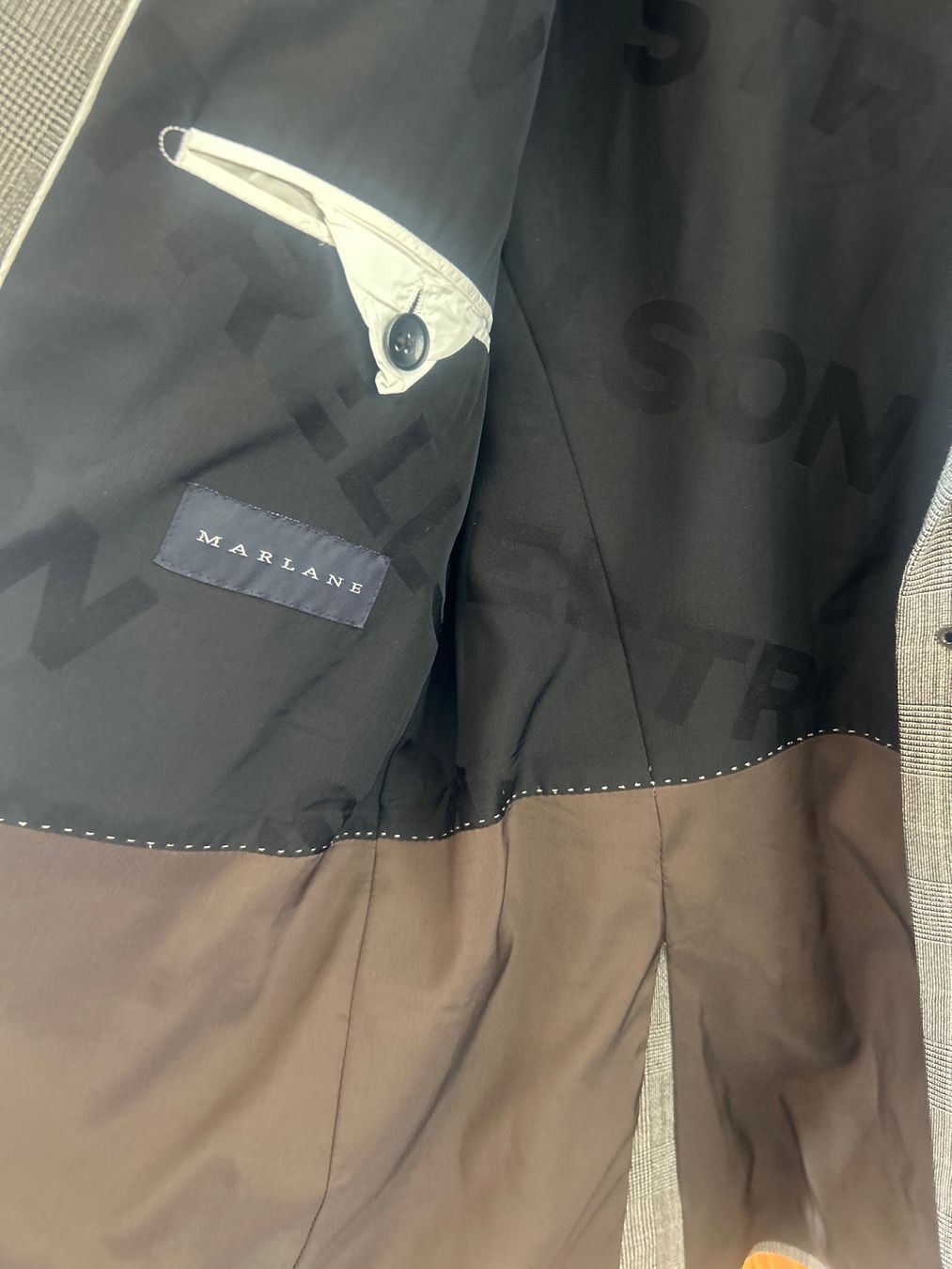 Strellson Jacken: Veste Strellson carreaux gris taille 52 slim fit – Gebraucht aus St-Aubin-Sauges von vildfr 1