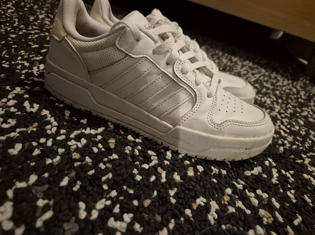 Damenschuhe: Adidas sneaker weiss – Gebraucht aus Teufen AR von jelenajk