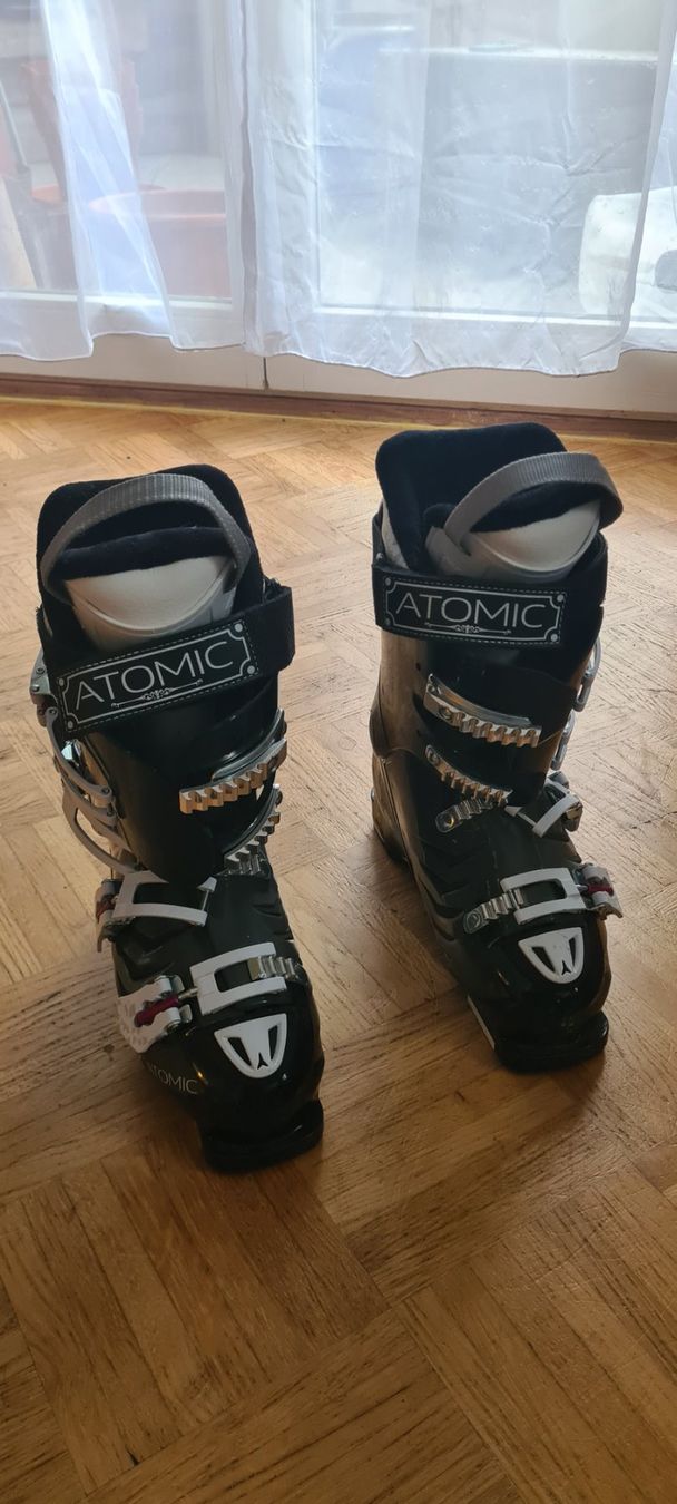 Atomic Scarpe da donna: Skischuh Atomic – Usato da Büron venduto da dor_g9xm