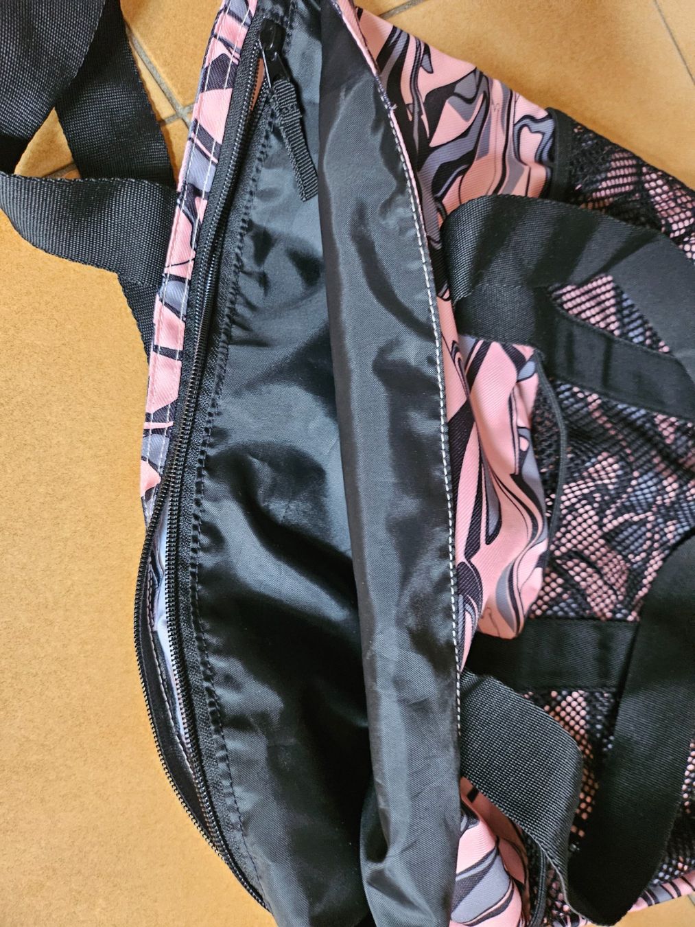 Taschen: Sac de marque Adidas neuf – Neu (gemäss Beschreibung) aus La Chaux-de-Fonds von Label001 6