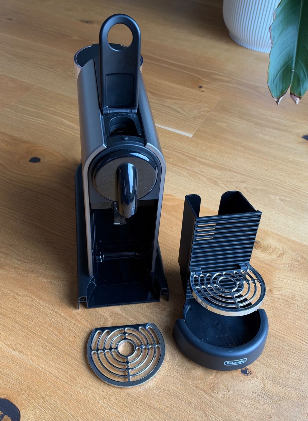 De'Longhi Macchine per caffè & Macchine per espresso: Nespresso DeLonghi Kaffeemaschine – Usato da Dielsdorf venduto da Jan549 3