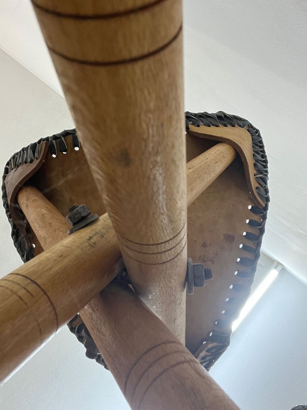 Hocker: afrikanische Dreihocker – Gebraucht aus Zürich von Levelart 5