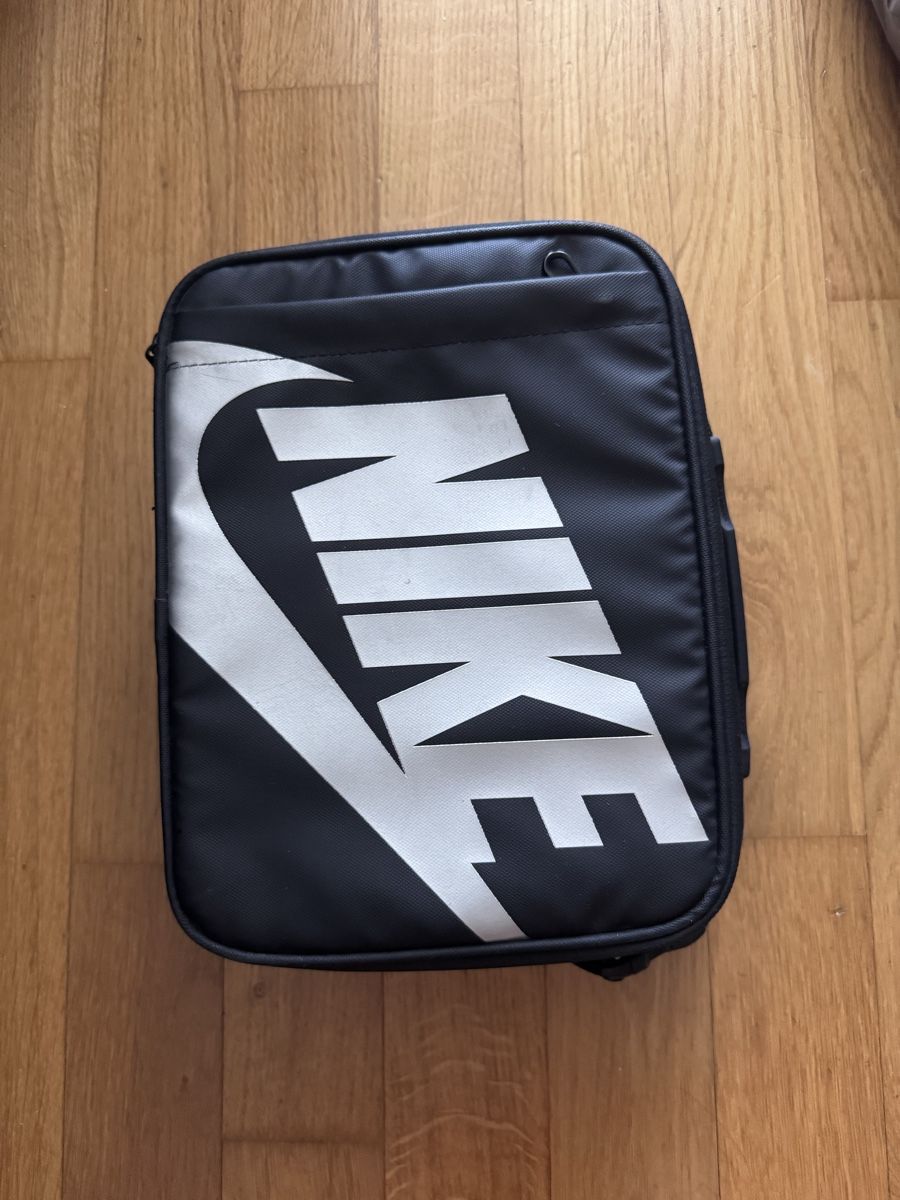 Nike Borse: Sacoche déjeuner Nike noir blanc NIKE – Usato da Meyrin venduto da cak_5np9