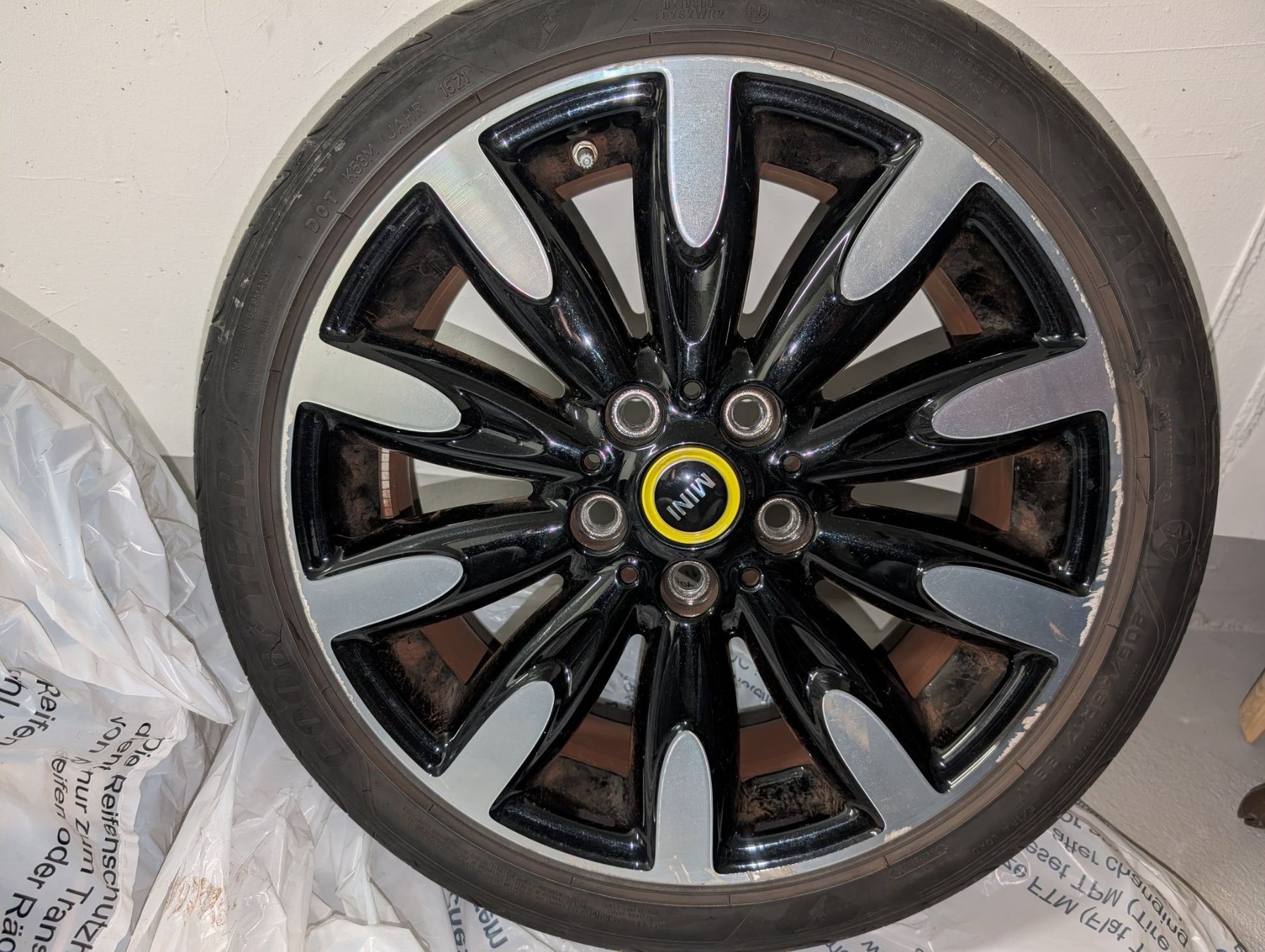 Mini Pneus & Roues: Mini Cooper SE Kompletträder 17 Zoll – D'occasion à Lenzburg par igor.b