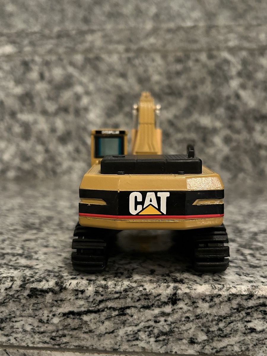 Caterpillar Kit di modellismo & Modellini statici: Cat 325 L , 1:50 , NZG – Usato da Horw venduto da Tigercat635 1