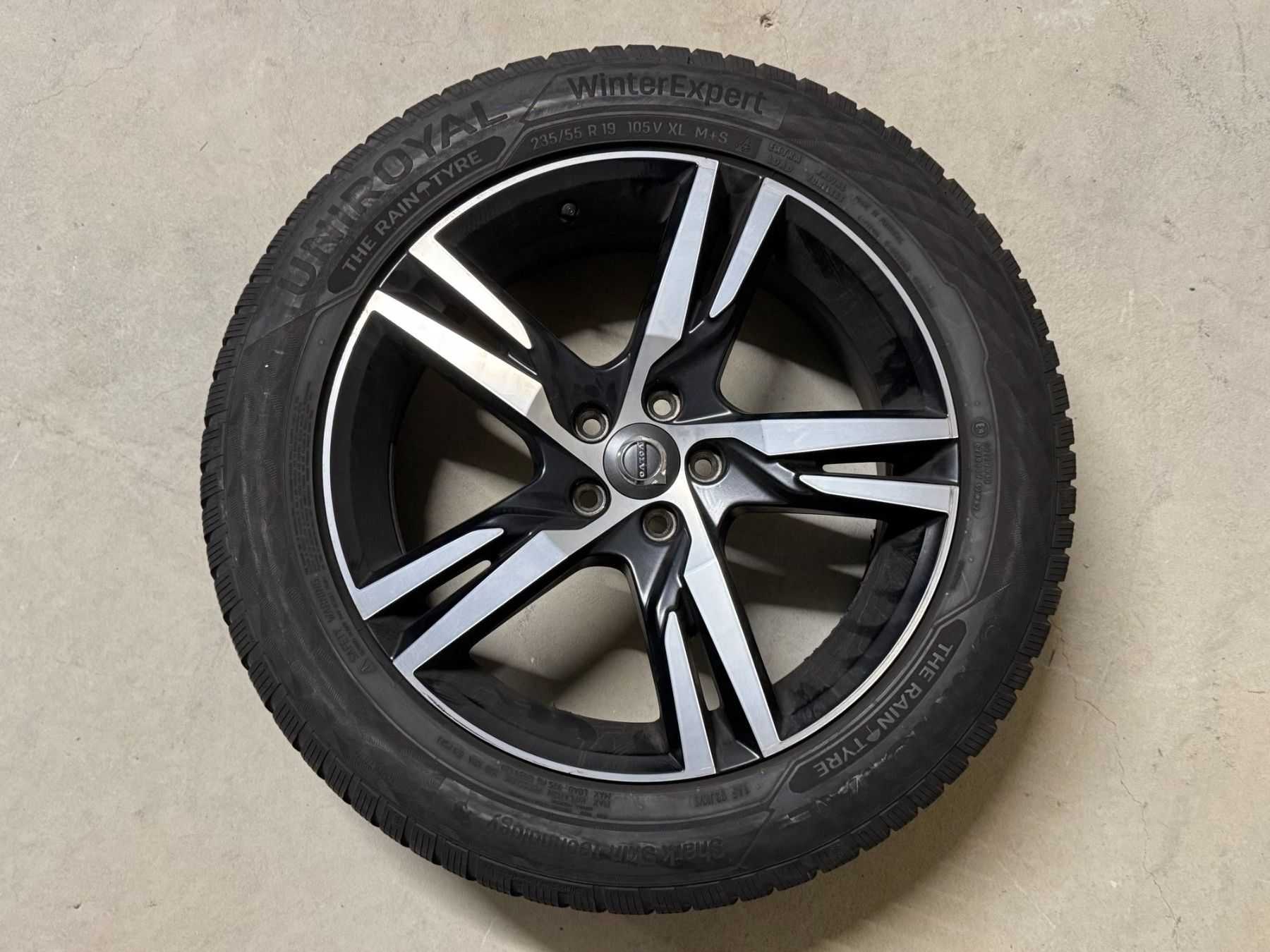 Volvo Pneus & Roues: Volvo original Winterräder 19" – D'occasion à Amsoldingen par 242GT 2