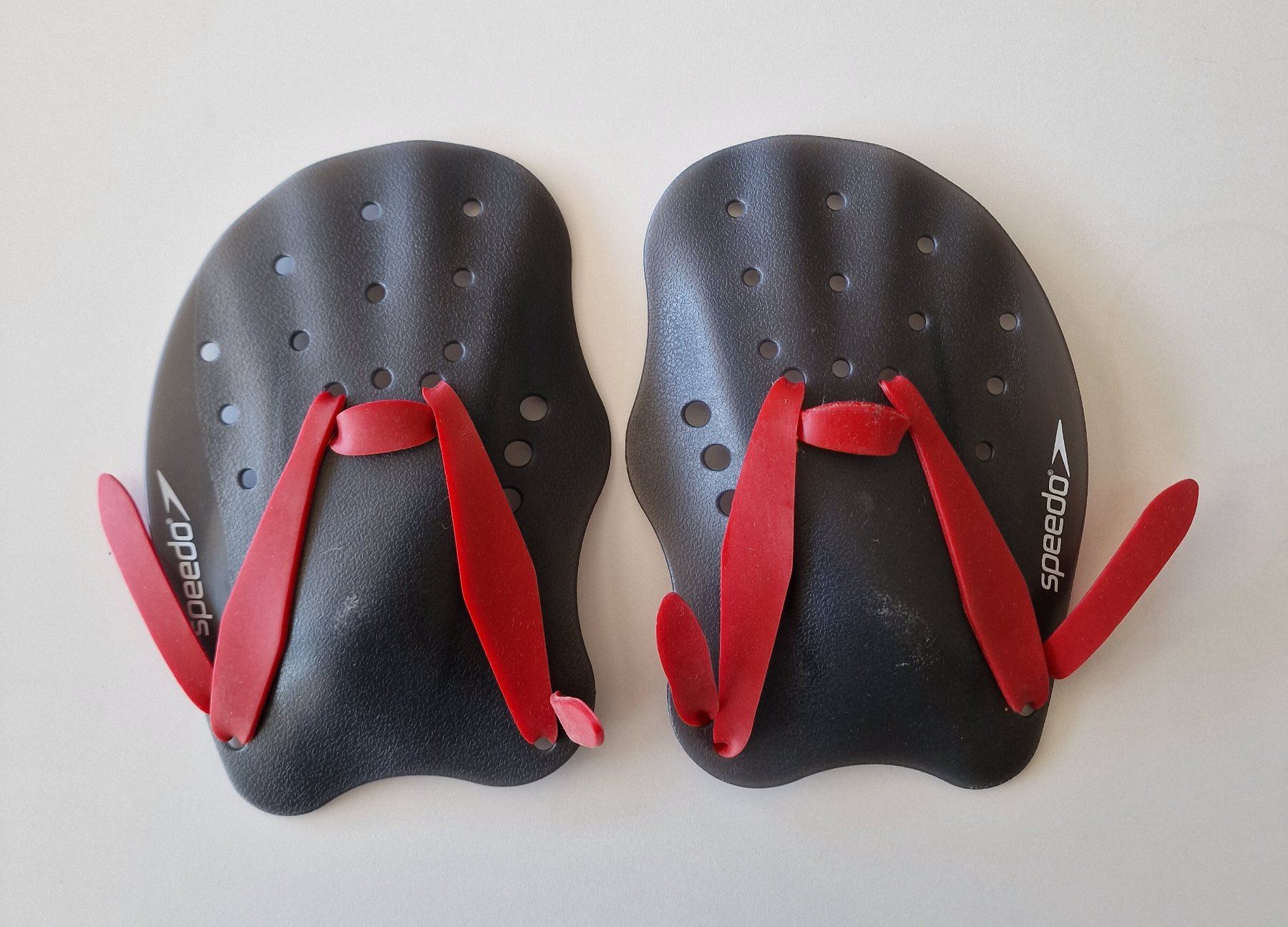 Speedo Flossen, Masken & Schnorchel: Speedo-Paddles – Gebraucht aus Aarau Rohr von Ricardo09