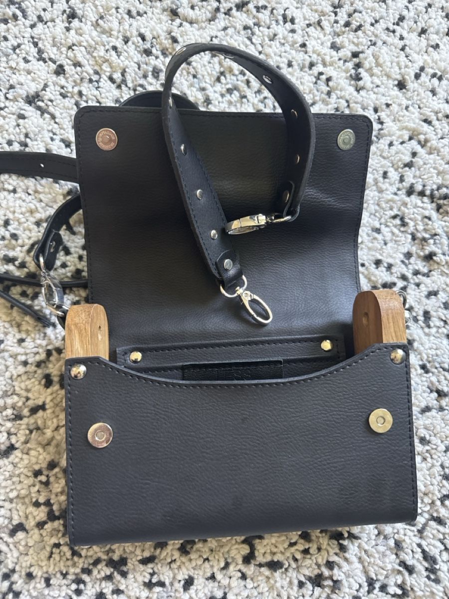 Borse da donna: Less leather shoulder bag – Usato da Zürich venduto da Liz_premudraya 4