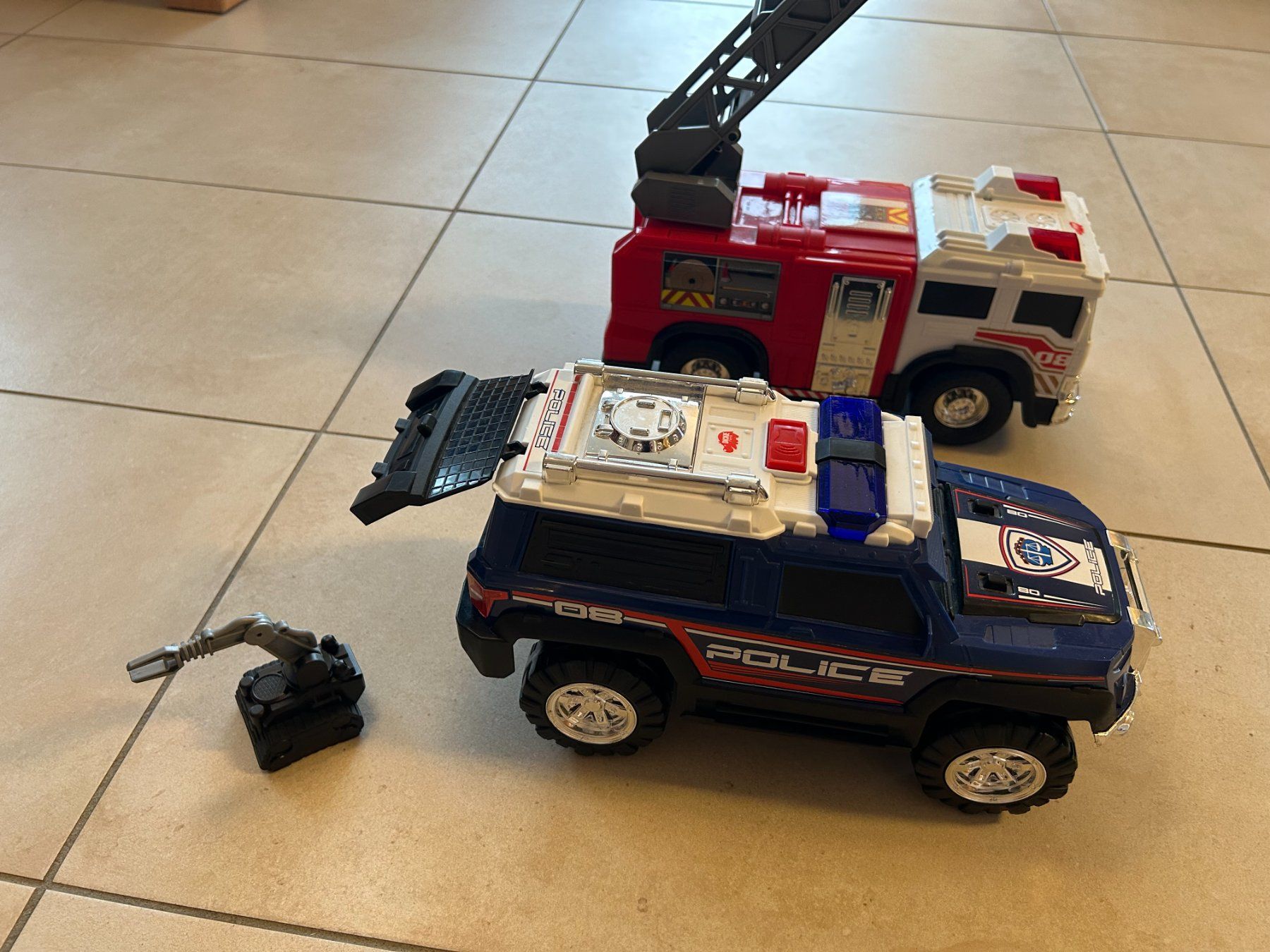 Veicoli per bambini: Véhicule de police et pompier – Usato da Montagny-Yverdon venduto da Sokar84 1