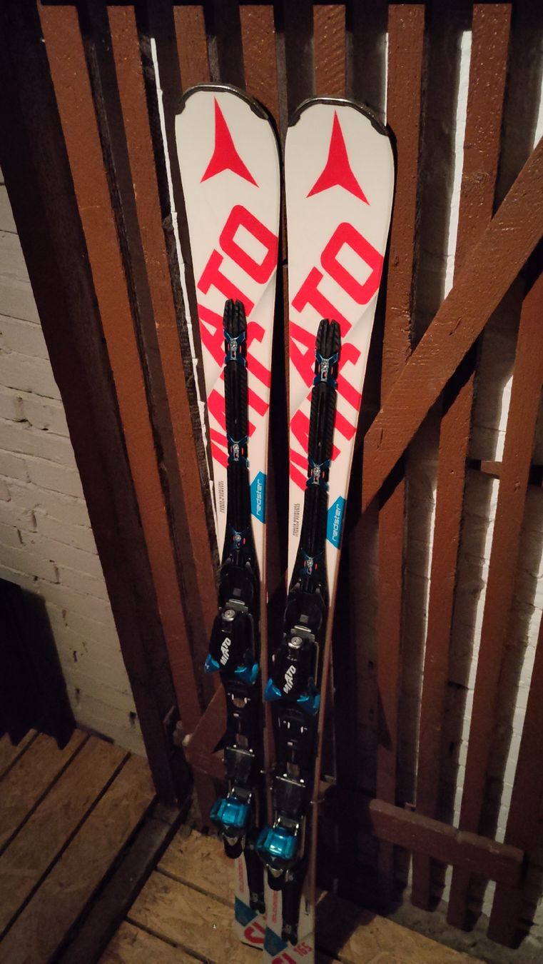 Atomic Skis: Atomic Ski Redster Doubledeck SL 165 cm – D'occasion à Bern par phi_fjz9