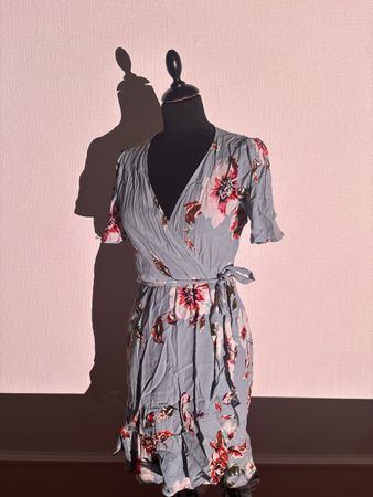 Robe cache cœur bleu à fleur 