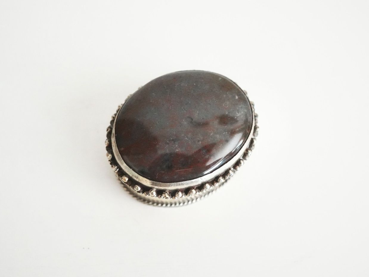 Altro in Decorazioni & Accessori: Schmuckdose Achat Cabochon, Metall Granulation – Usato da Volketswil venduto da HeredisAntiques