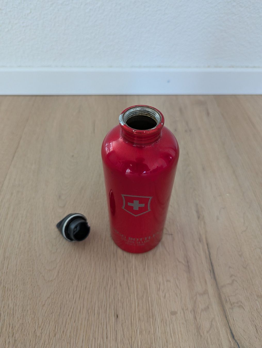 Sigg Borracce & Thermos: Original SIGG Trinkflasche, Rot, Swiss Made – Usato da Binz venduto da Aleksruski 1