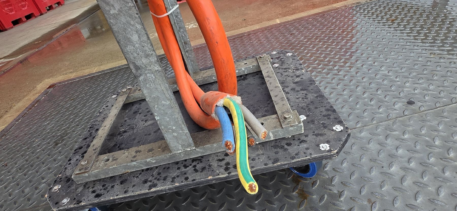 GIFAS Elektrotechnik: Stromverteiler Gifas – Gebraucht aus Au SG von abrollfiaber 3