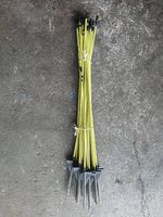 Zaunpfähle, Pfähle. Eisenpfähle, Zaun, Zaunbau