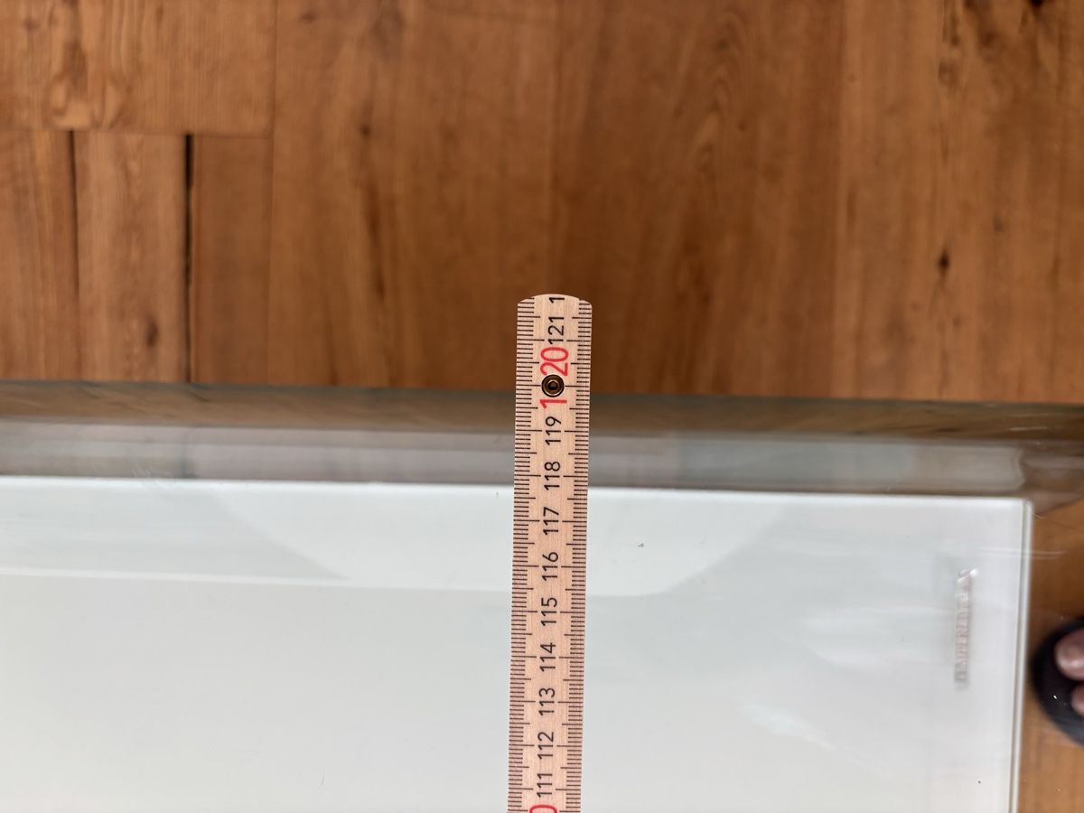 Tavoli: Couchtisch Glas Weiss gebogen mit Ablage 120cm lang – Usato da Eggersriet venduto da pas_6xw9 5