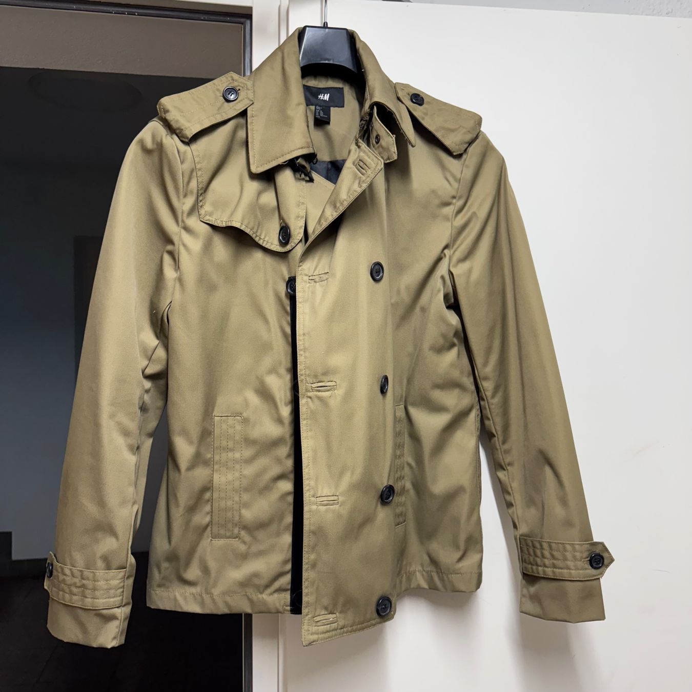 H&M Cappotti: H&M Mantel (Hellolivgrün; Grösse 52 (EU)) – Usato da Schaffhausen venduto da AMJoho 2