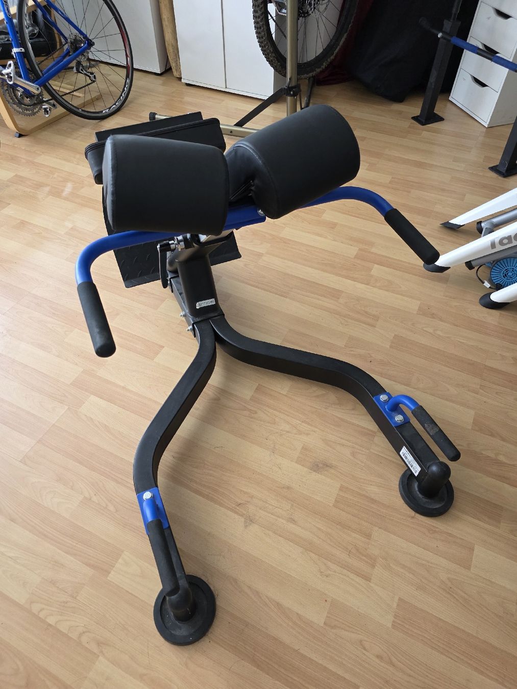 Maxxus Vélos d'appartement: Rückentrainer MAXXUS Hyperextension Pro, gebraucht – D'occasion à Samstagern par n012e