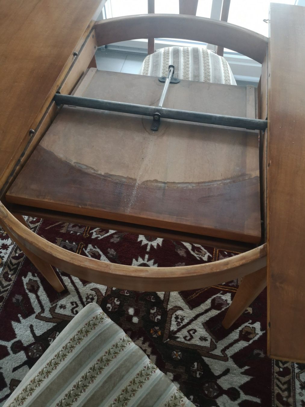 Set di tavolo e panche: table ronde  120cm avec rallonge 5 chaises – Usato da Boudry venduto da Philippe5161 1
