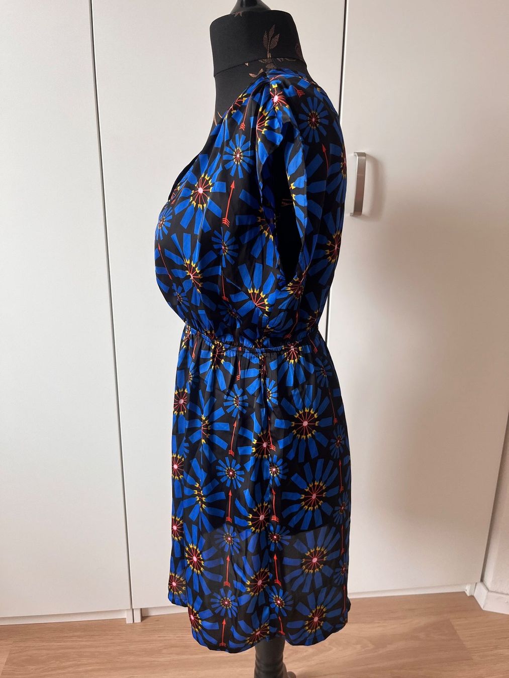 Kleider: Fossil Kleid mit geometrischem Muster Grösse M – Gebraucht aus Frenkendorf von klourenco 2