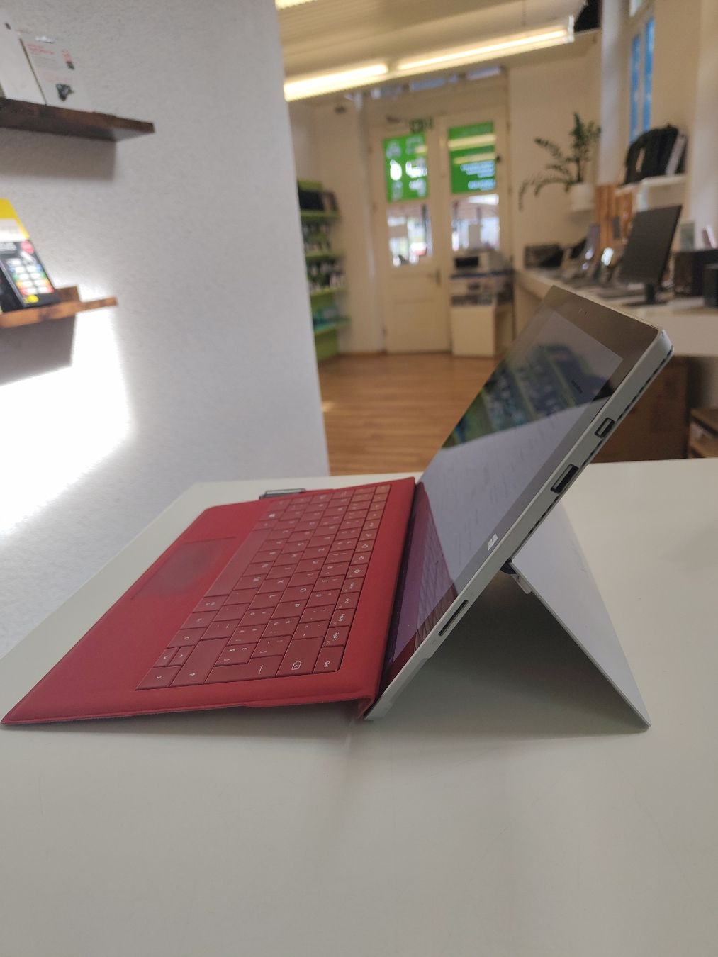 Microsoft Tablet PC: Microsoft Surface Pro Tablet mit Tastatur – Gebraucht aus Goldau von hergercomputer 4