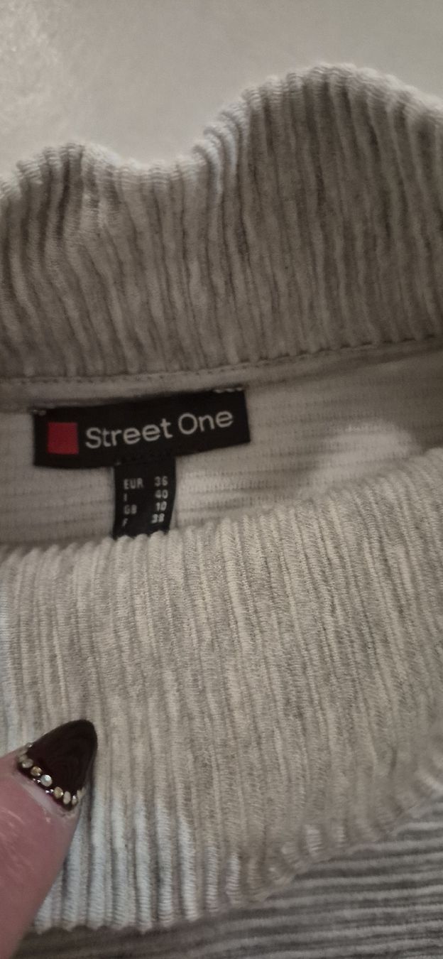 Lotti di vestiti: Street One, H&M, Damen Pullover, Grösse 36/S, Top! – Usato da Aesch BL venduto da Moni1211 3