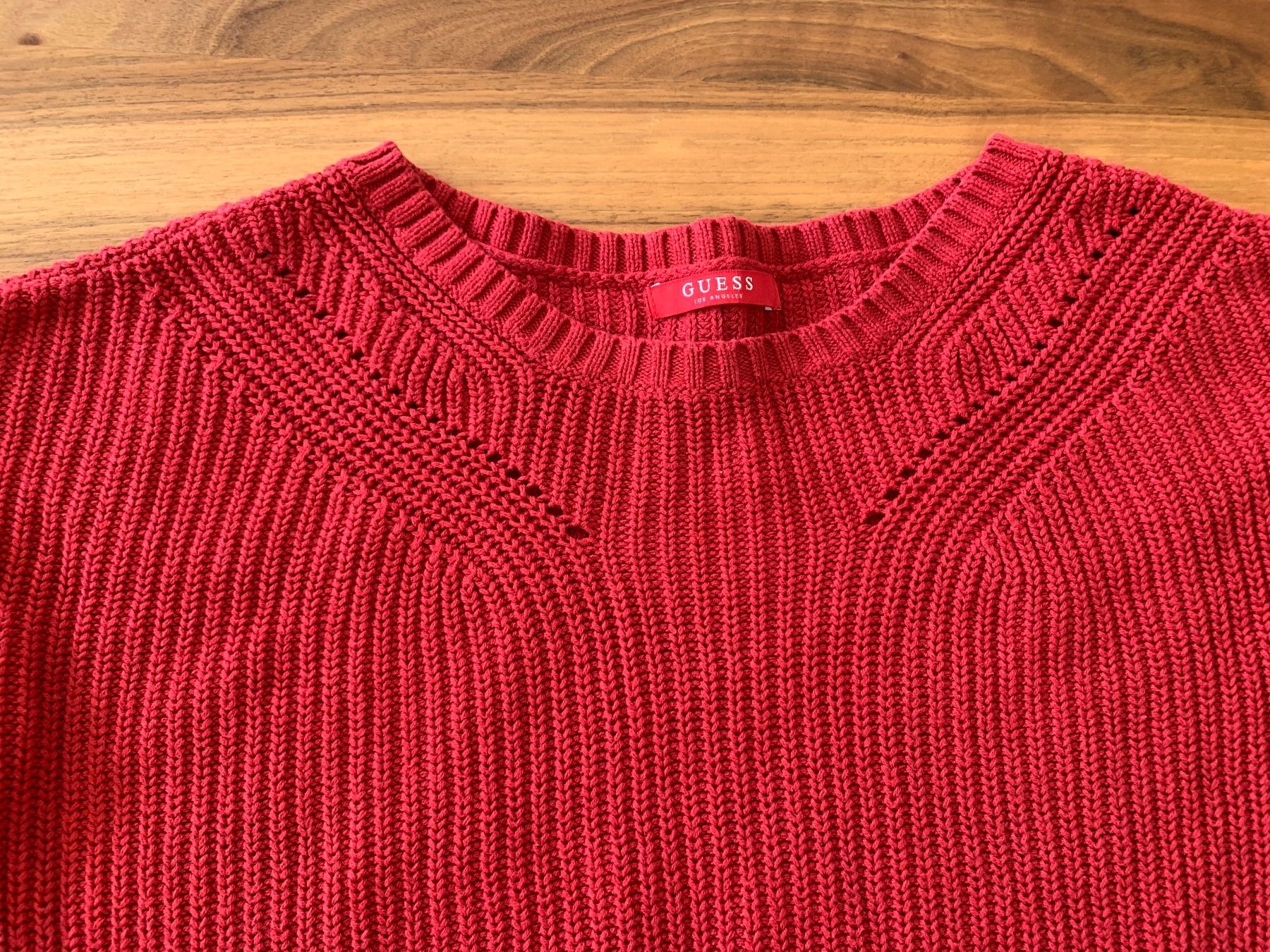 Guess Maglioni & Felpe: GUESS roter Strickpullover Grösse S – Nuovo (secondo la descrizione) da Meiringen venduto da Stuffandmore 1