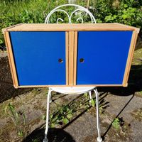 2 praktische Möbeli mit blauer Türe 70 x 34 x 32 Zustand gut