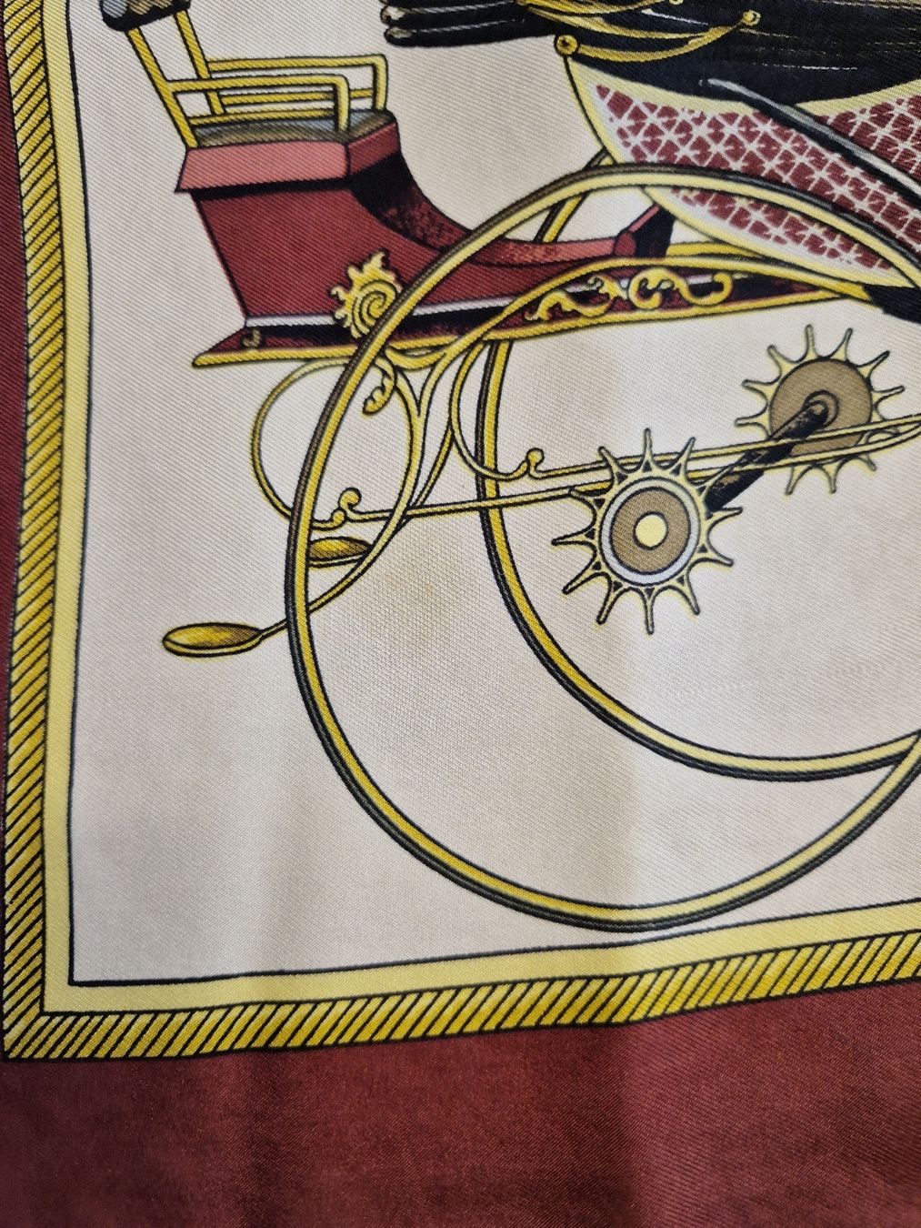 Hermès Foulard & Sciarpe: Hermès Seidentuch "Les Voitures a Transformations" – Usato da Bern venduto da Isabelle20 1