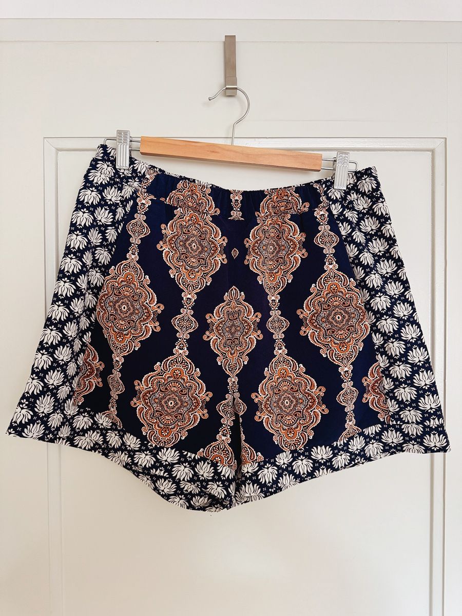 H&M Hosen: H&M Stoffshorts mit Muster | Grösse 38, neu – Neu (gemäss Beschreibung) aus Ostermundigen von nkln