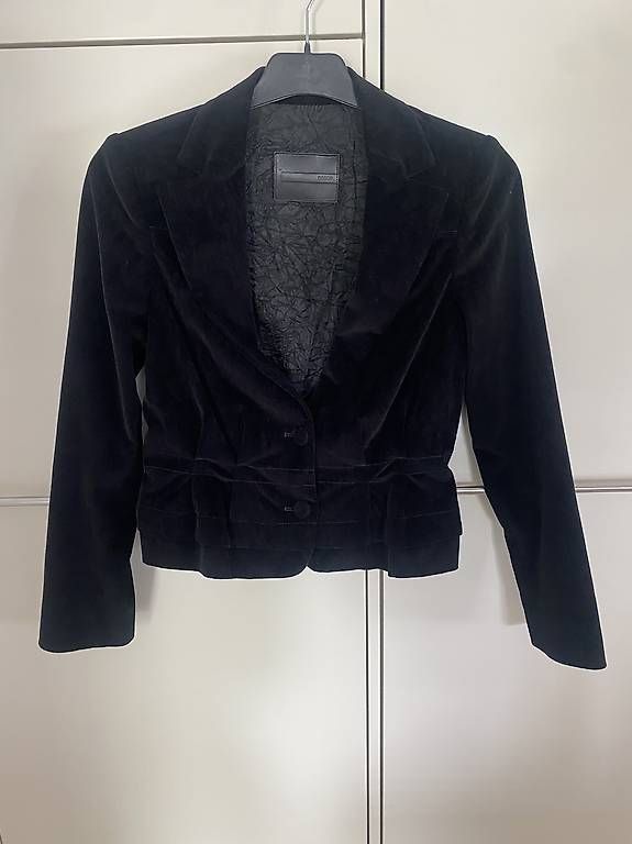Giacche: Eleganter schwarzer Samt-Blazer  Gr. 38  – Usato da Rorschach venduto da Lauraq12