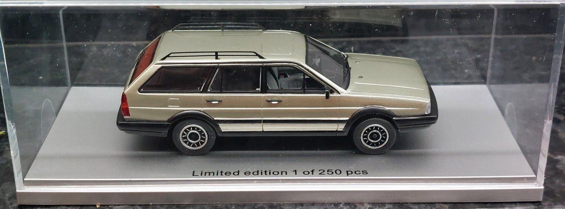 Volkswagen Modellautos: VW Passat GT Syncro Variant B2 1984-1988 hellgrün met. / – Neu und originalverpackt aus Gerlafingen von espero88 5