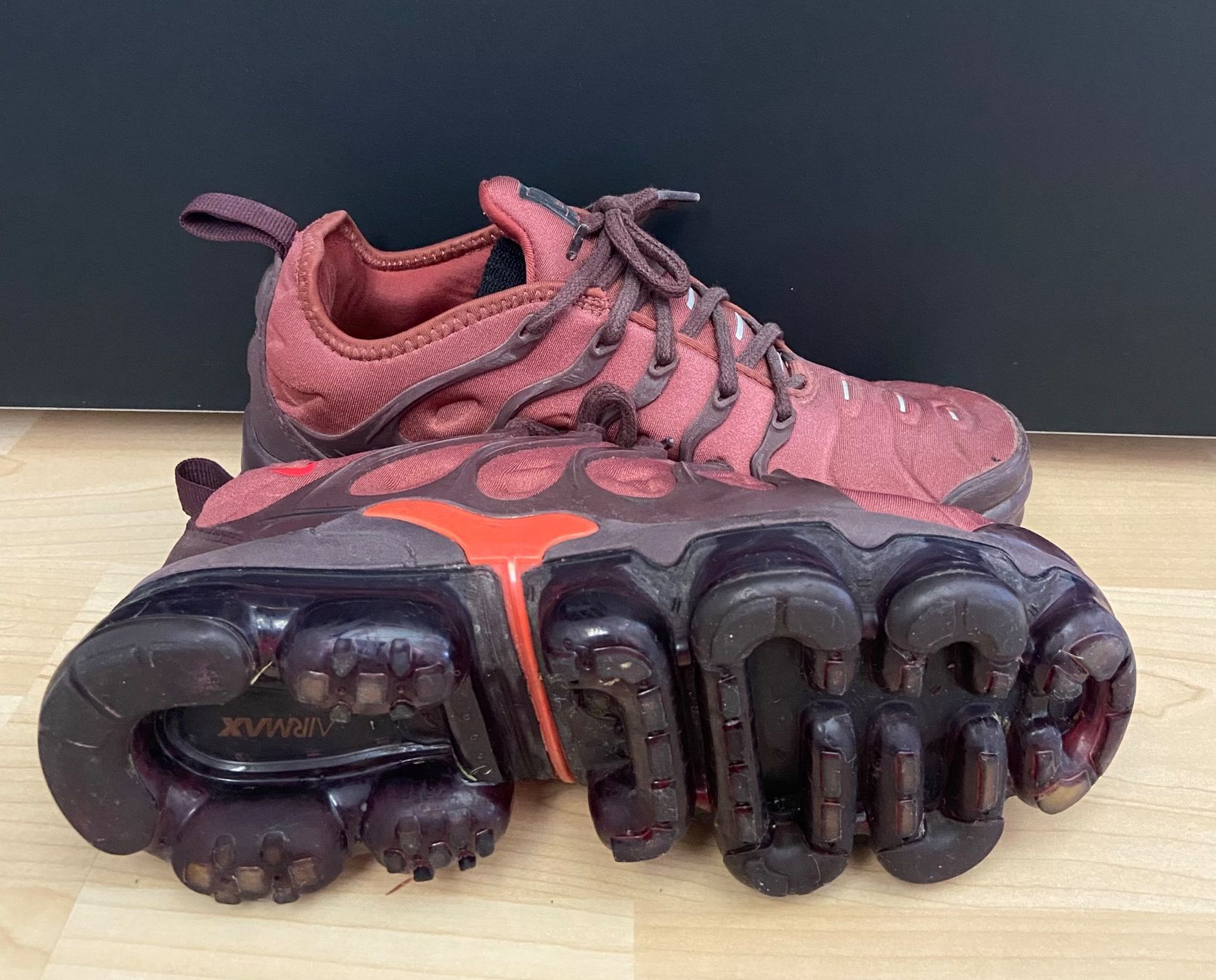 Nike Scarpe da donna: Vapormax plus – Usato da Pomy venduto da Gtum 2