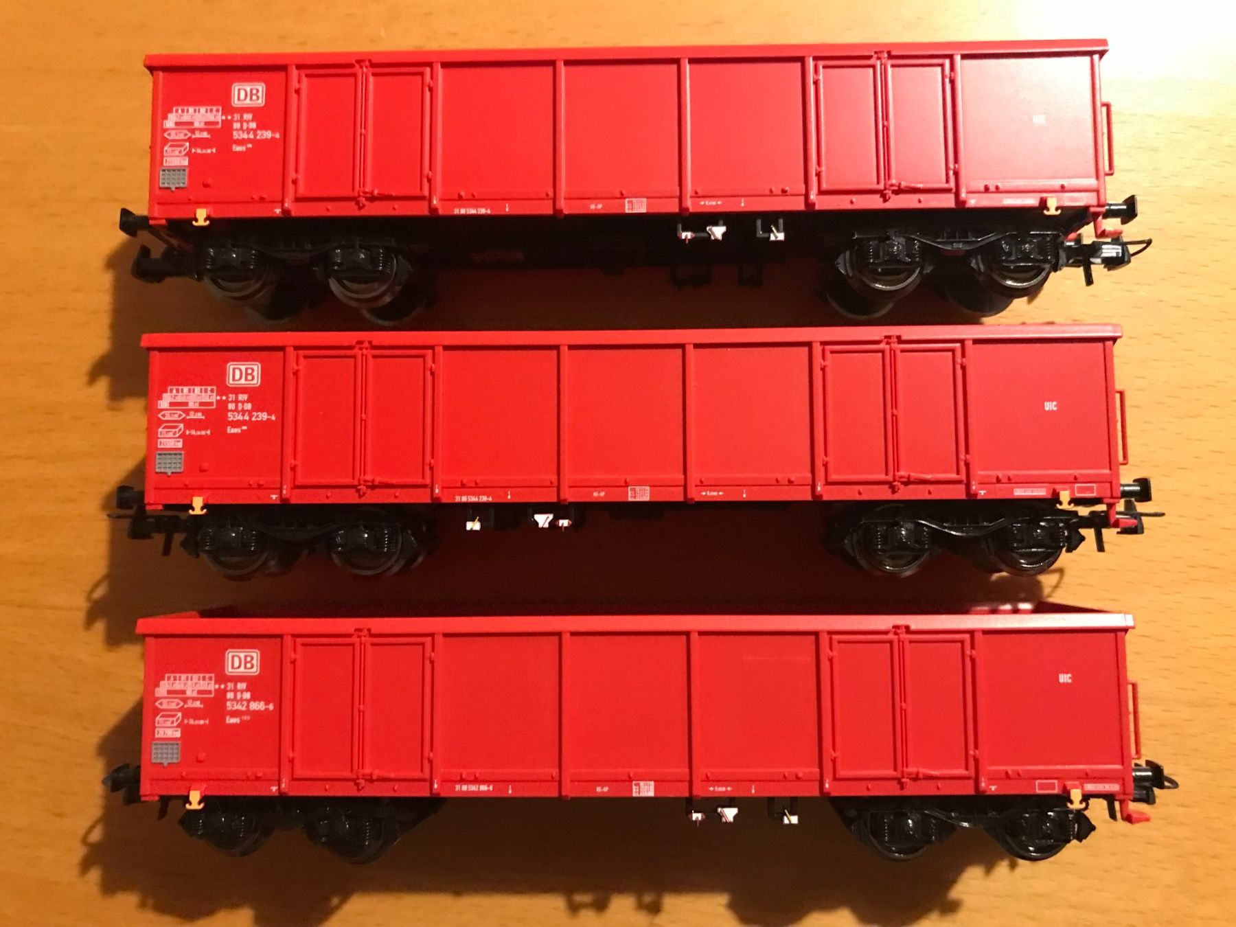 Roco Modellini di ferrovie: 3x Roco DB Hochbordwagen – Usato da Luzern venduto da mey_s13