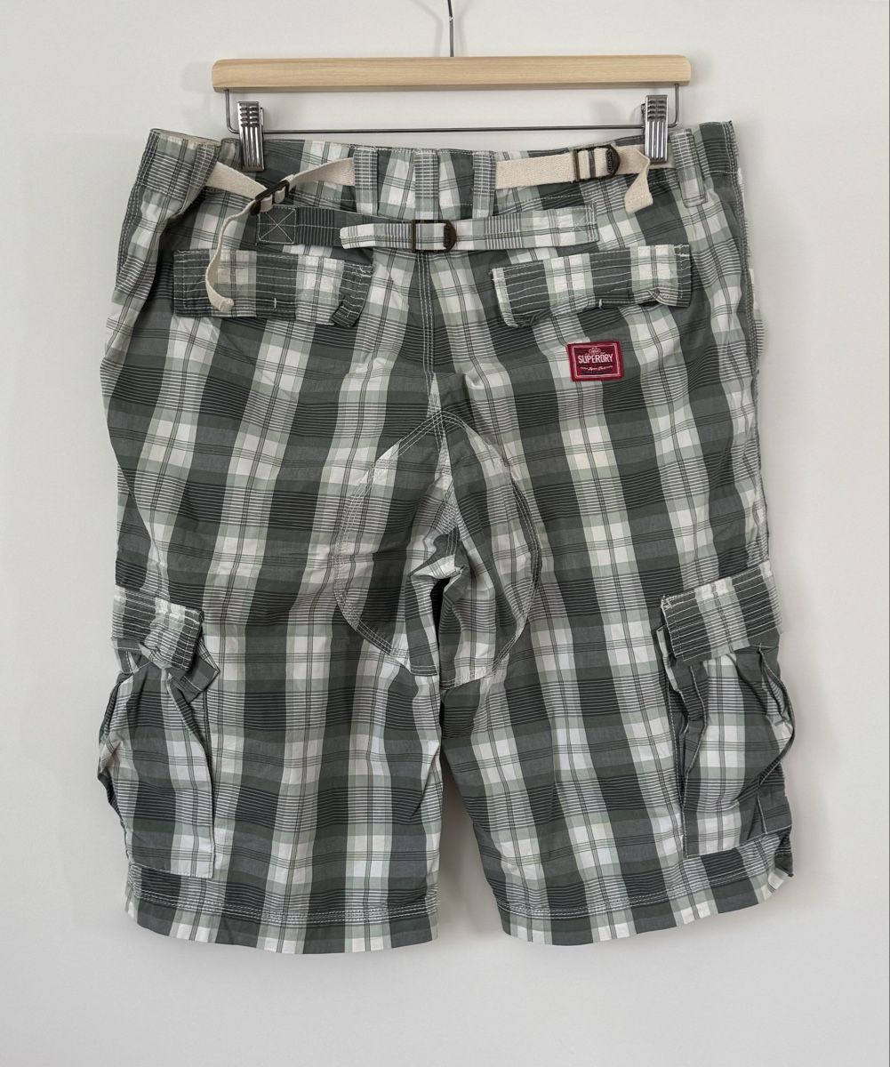 Superdry Pantaloni: Superdry Cargo Shorts kariert Grösse W34  – Usato da Flumenthal venduto da Krajan 4