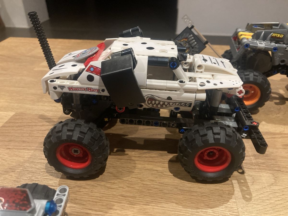 Lego Kit di costruzioni: Lot de 3 voitures lego technicien – Usato da Bourrignon venduto da Rere3 1