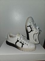 Salvatore Ferragamo Leder-Sneakers Gr. 37