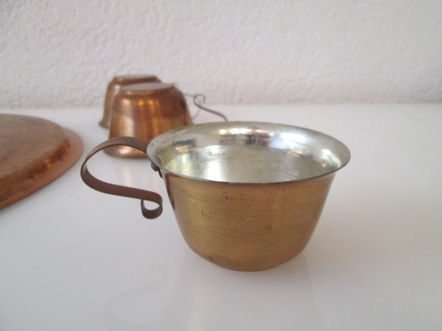Set di piatti: Altes Kaffeeservice aus Kupfer.Handgefertigt. – Usato da Movelier venduto da KRASI61 5
