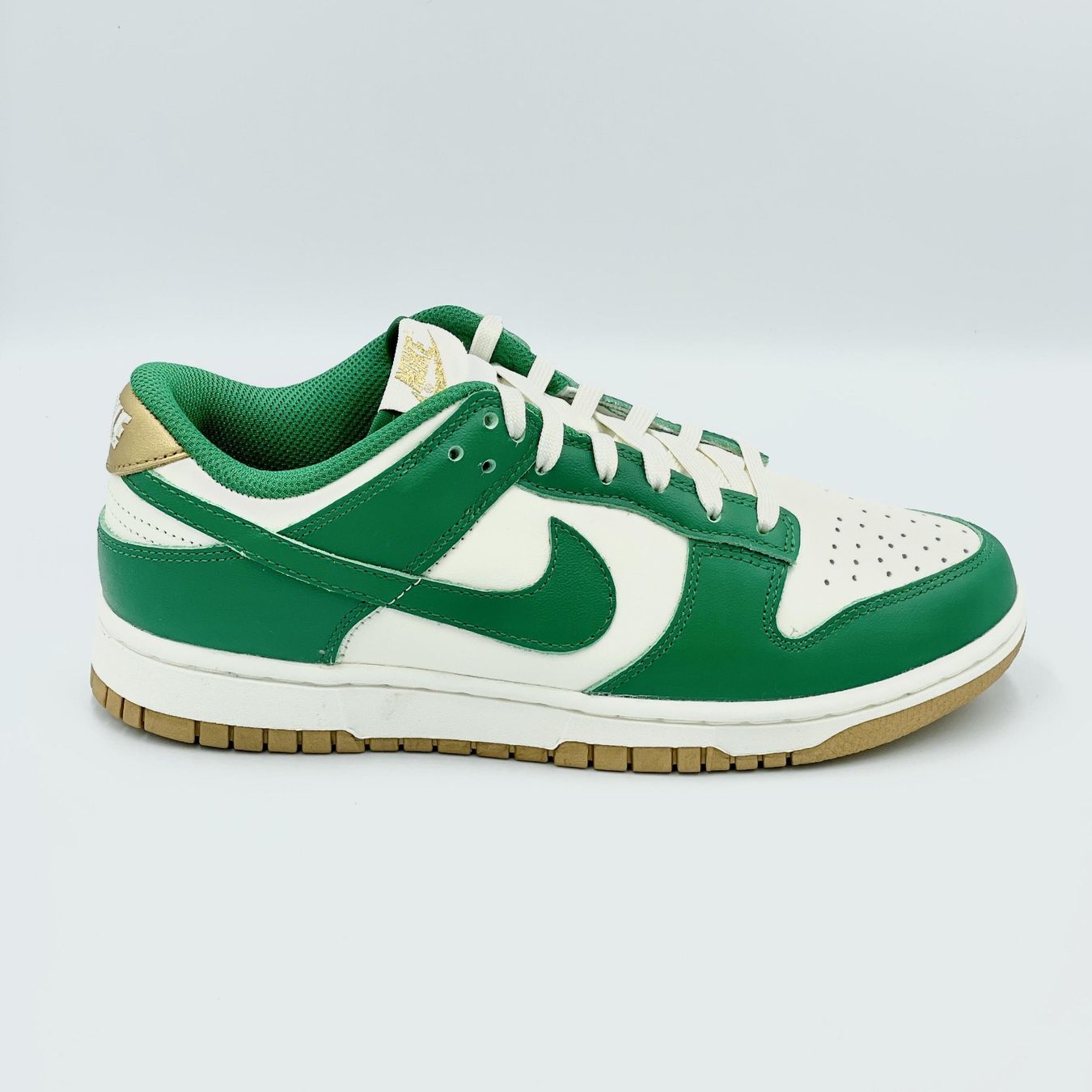 Nike Scarpe da donna: Nike Dunk Low Malachite University Gold EU 40 – Nuovo e nell'imballaggio originale da Erlinsbach venduto da sasneakers 1