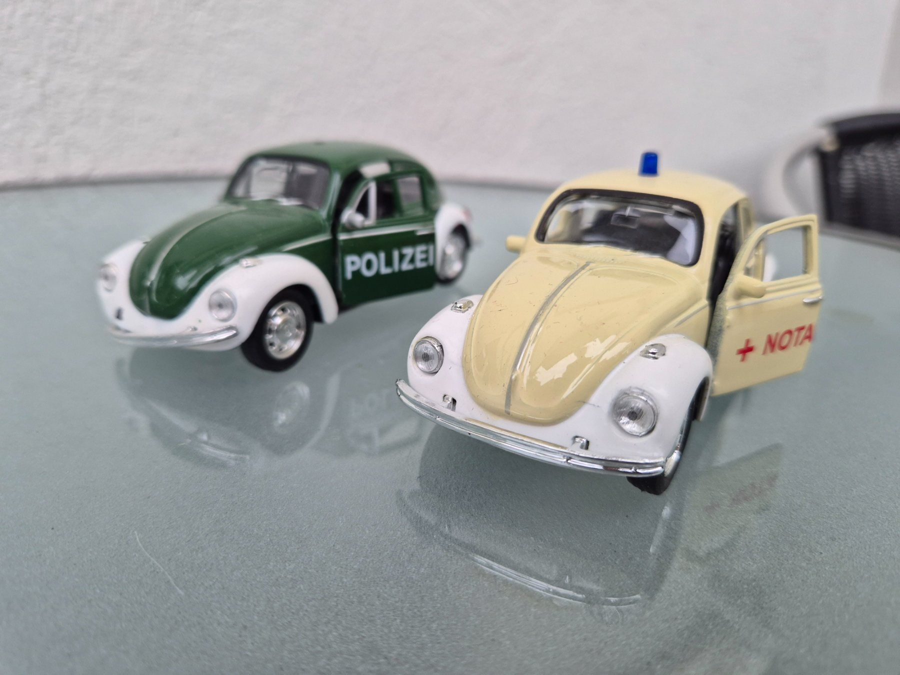 Volkswagen Modellini d'auto: VW Käfer Police + Artzt. 13:2 – Usato da Oberbuchsiten venduto da laffite54 3